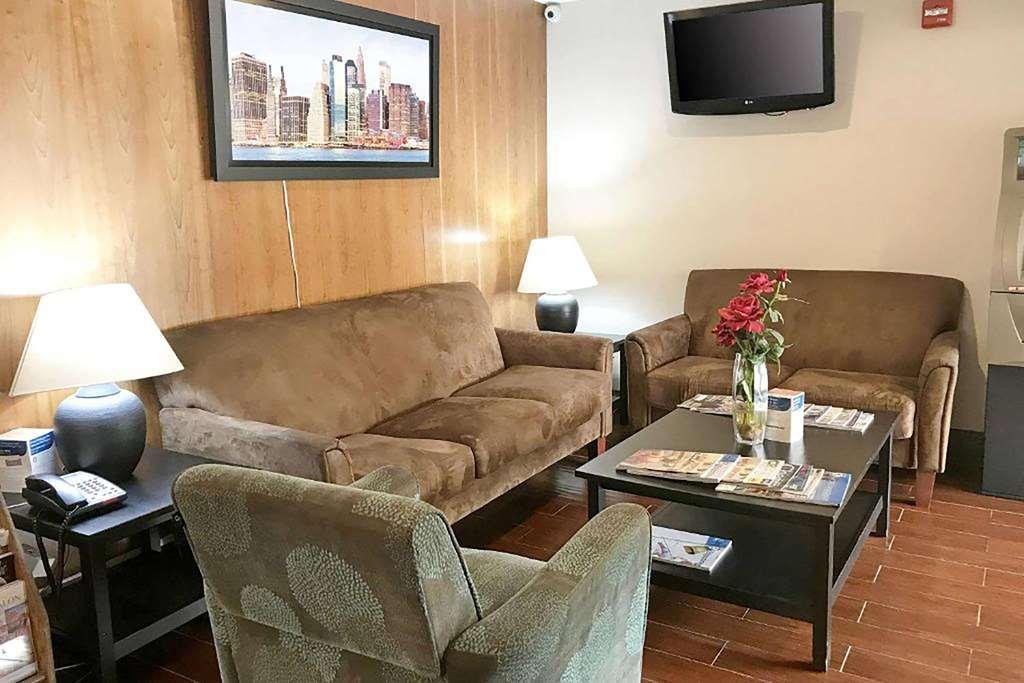 Super 8 By Wyndham Gloucester Gloucester City Interieur foto